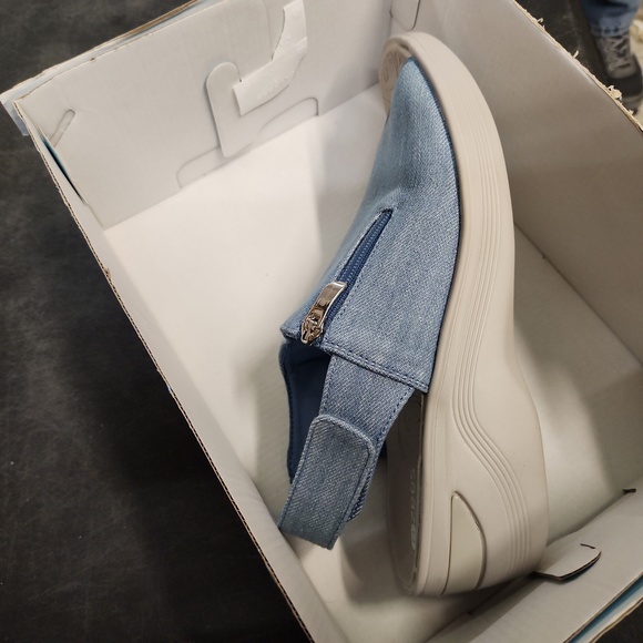 Bzees Shoes New Bzees Delicious Wedge Heel Sandals Washable